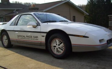 Pontiac-Fiero-1984-Coupe