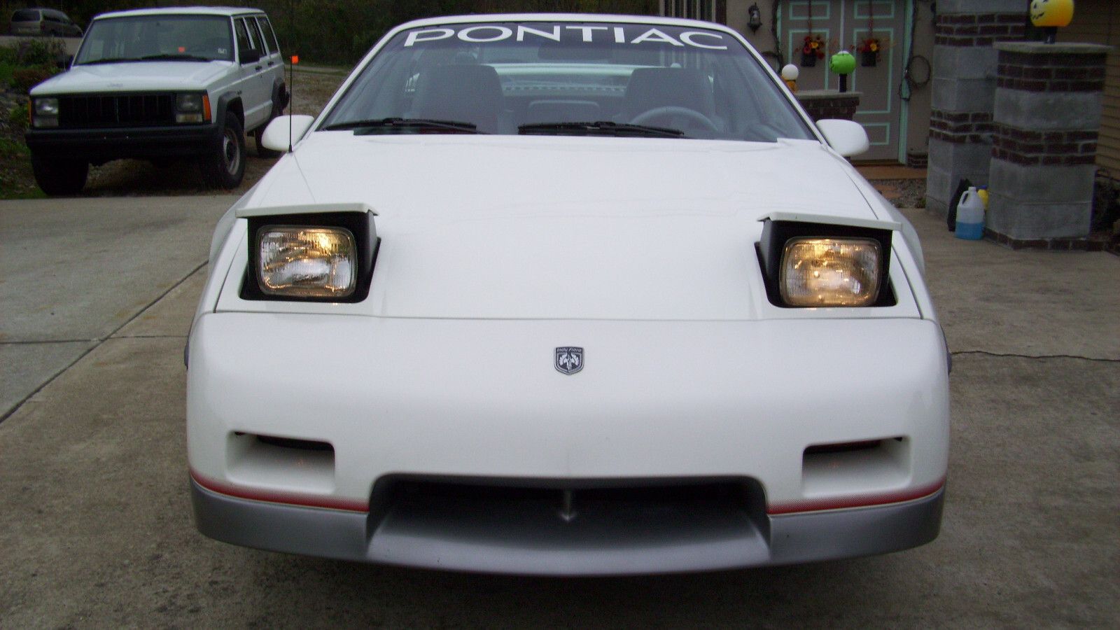 Pontiac-Fiero-1984-Coupe-5