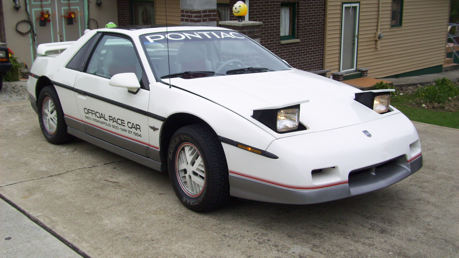 Pontiac-Fiero-1984-Coupe-6