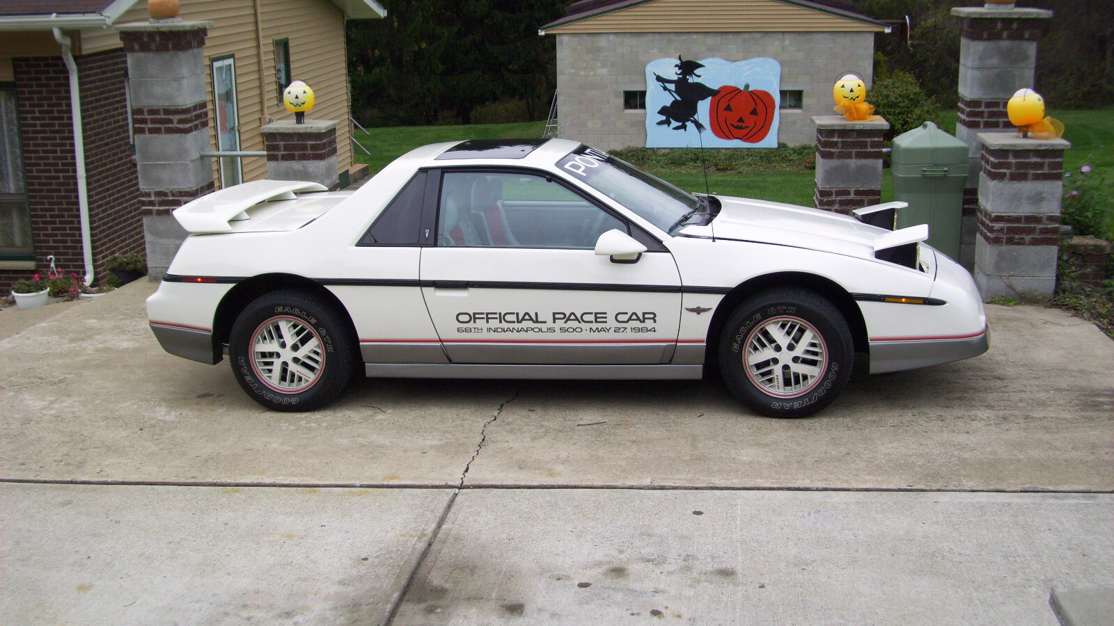 Pontiac-Fiero-1984-Coupe-7