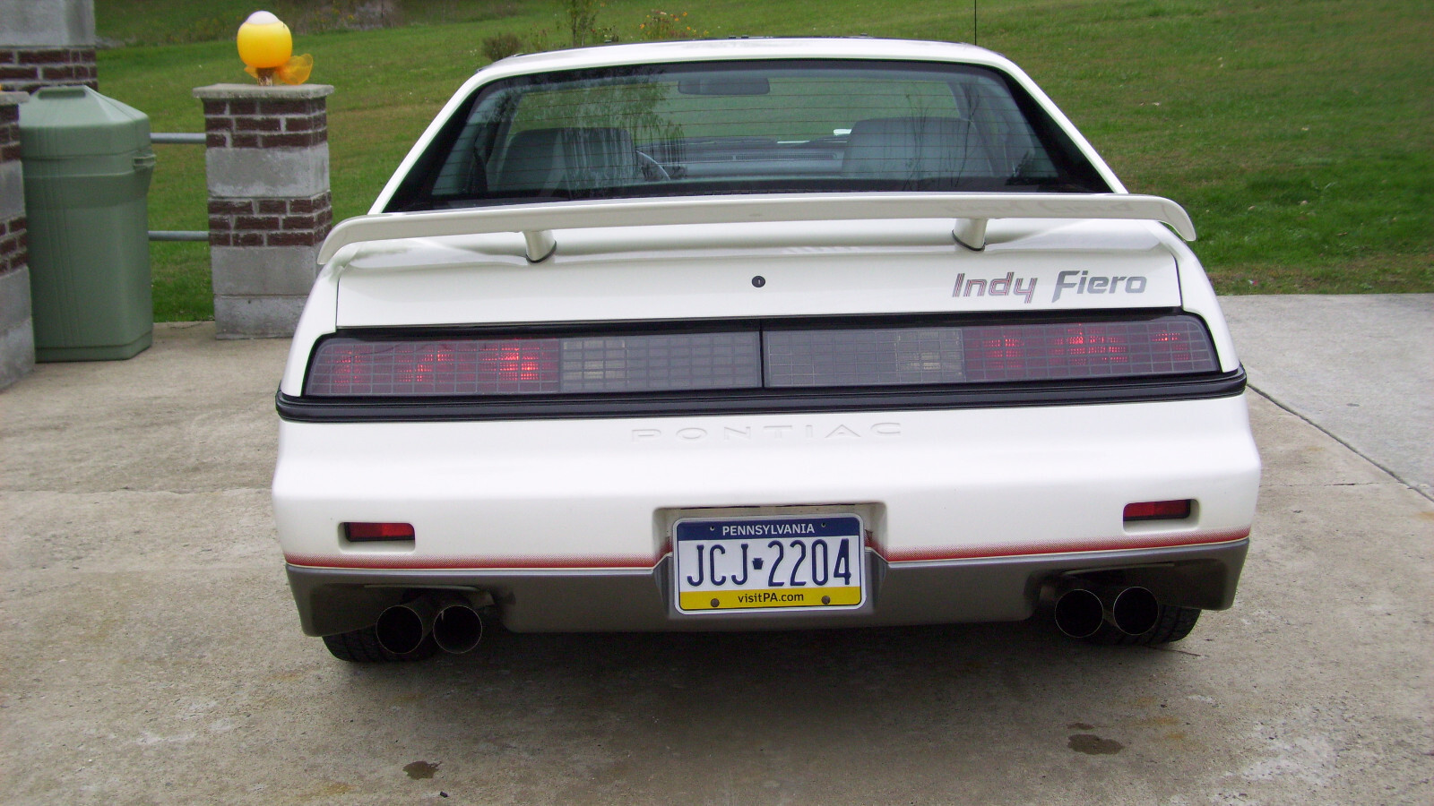 Pontiac-Fiero-1984-Coupe-8