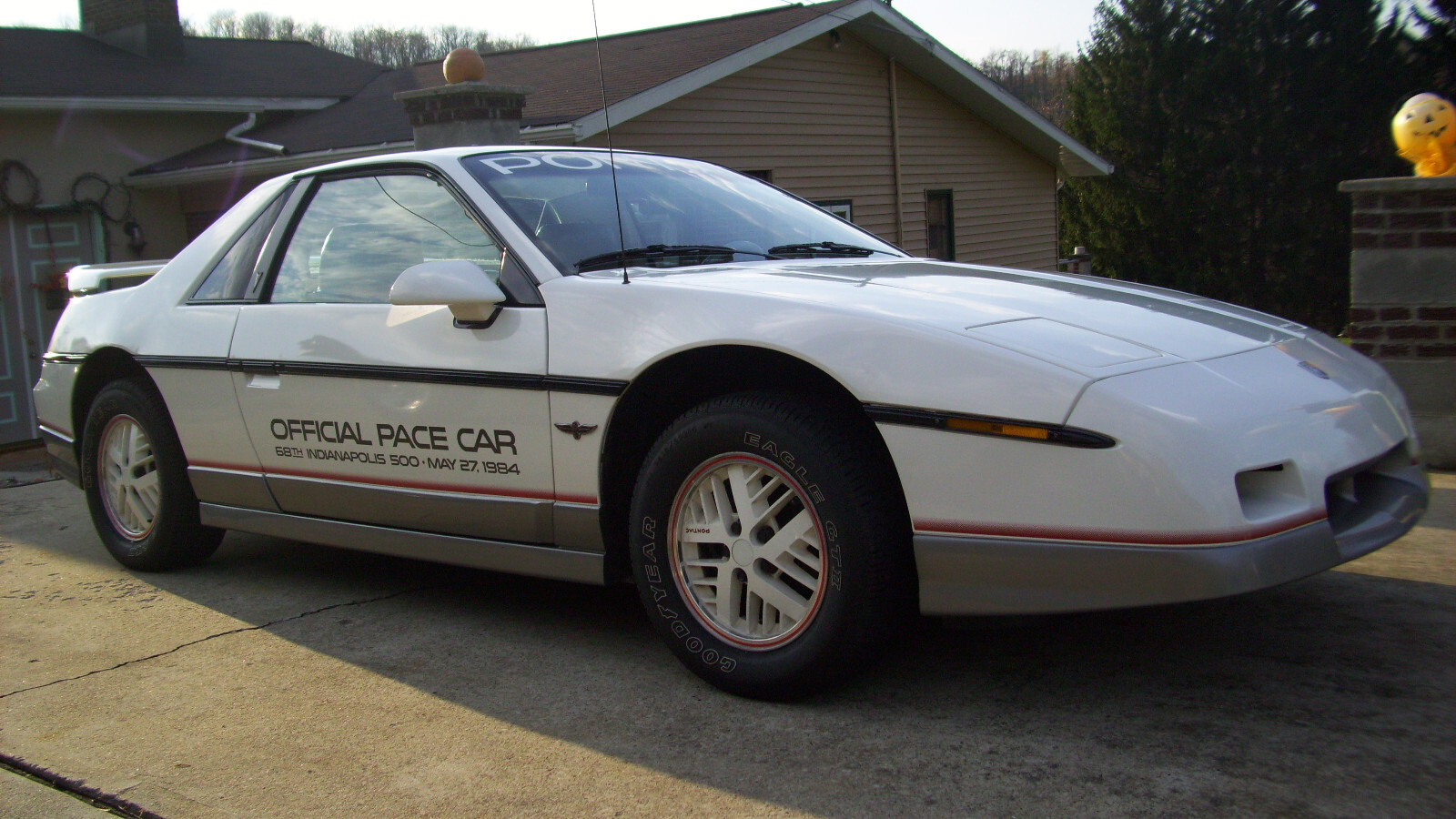 Pontiac-Fiero-1984-Coupe