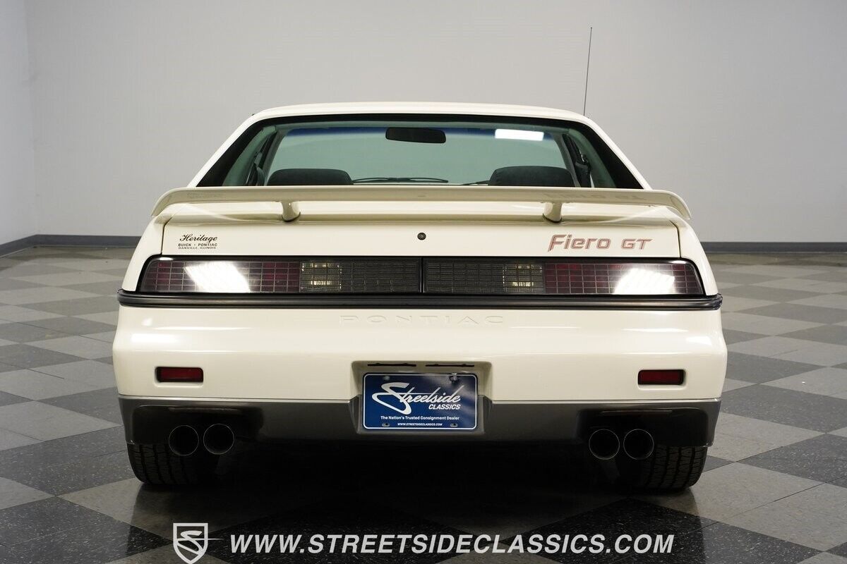 Pontiac-Fiero-1985-Coupe-10