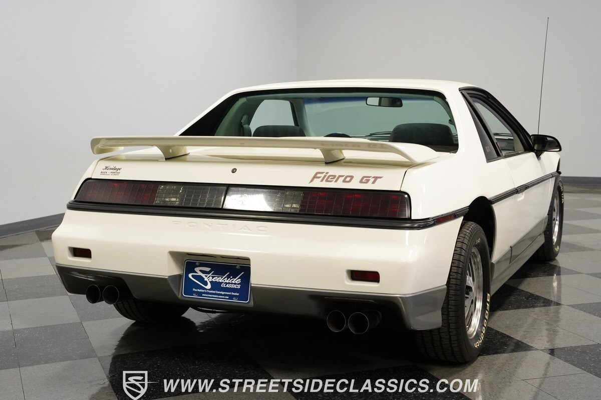 Pontiac-Fiero-1985-Coupe-11