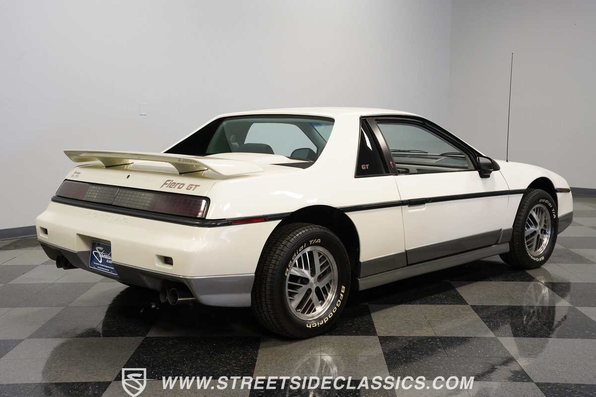 Pontiac-Fiero-1985-Coupe-12