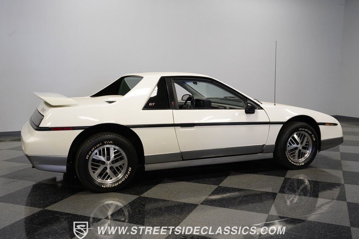 Pontiac-Fiero-1985-Coupe-13