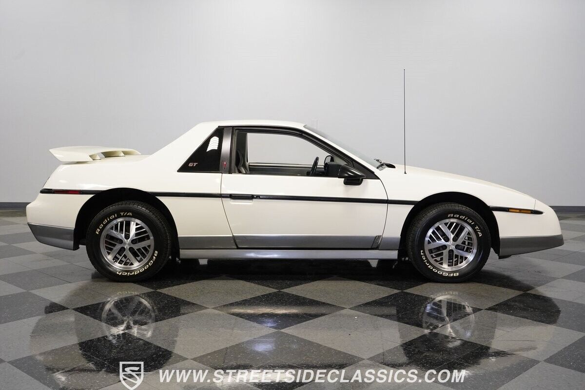 Pontiac-Fiero-1985-Coupe-14