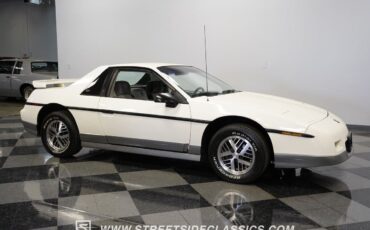Pontiac-Fiero-1985-Coupe-15