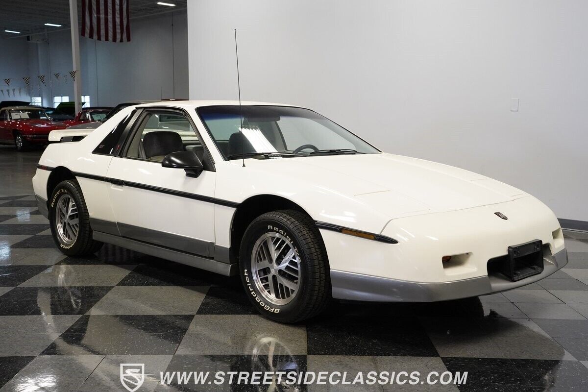 Pontiac-Fiero-1985-Coupe-16