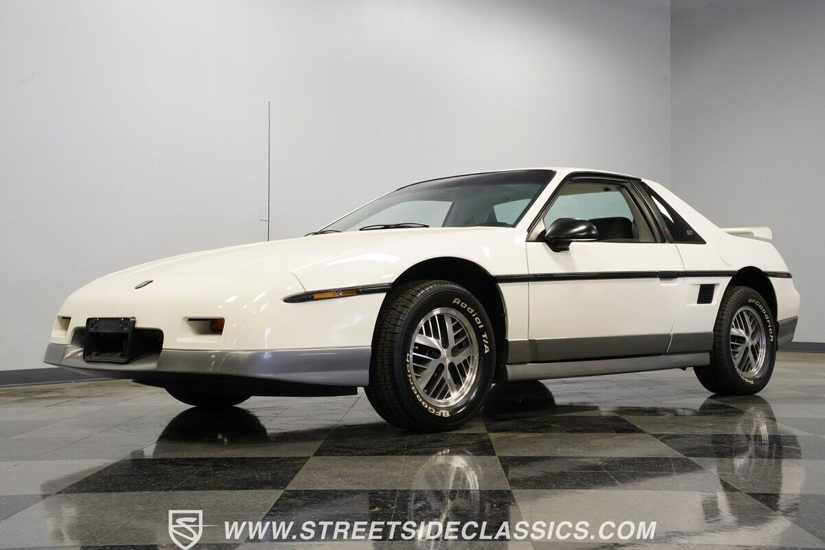 Pontiac-Fiero-1985-Coupe-21