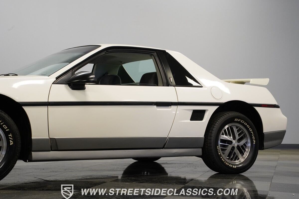 Pontiac-Fiero-1985-Coupe-22