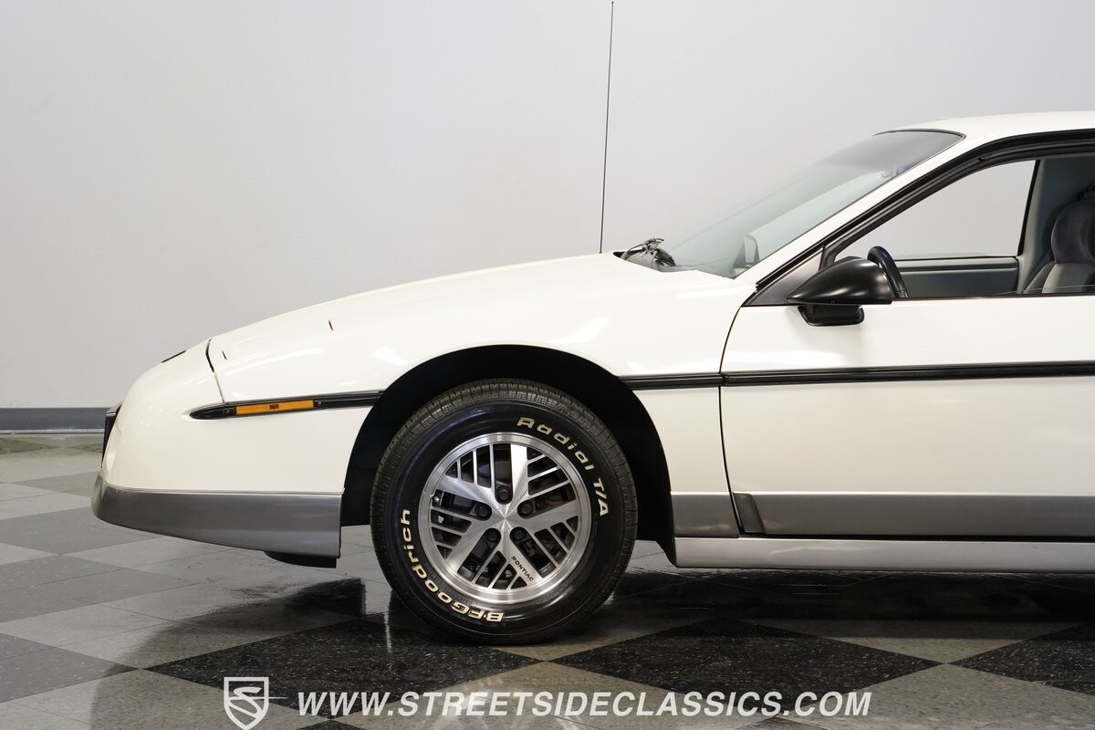 Pontiac-Fiero-1985-Coupe-23