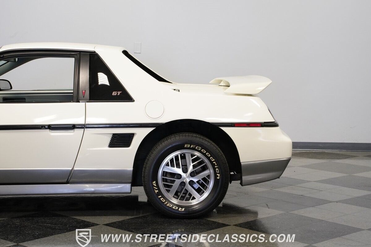 Pontiac-Fiero-1985-Coupe-24