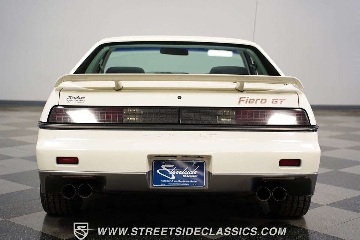 Pontiac-Fiero-1985-Coupe-25