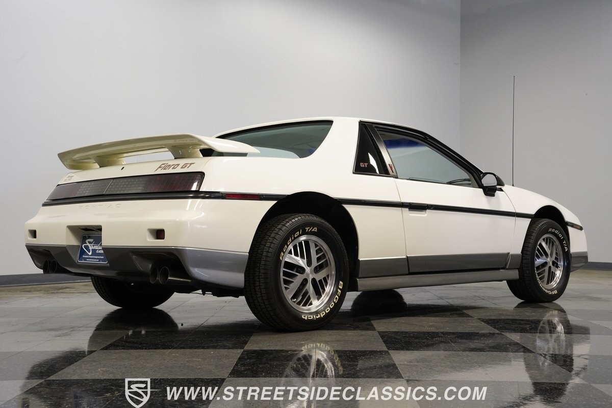 Pontiac-Fiero-1985-Coupe-27