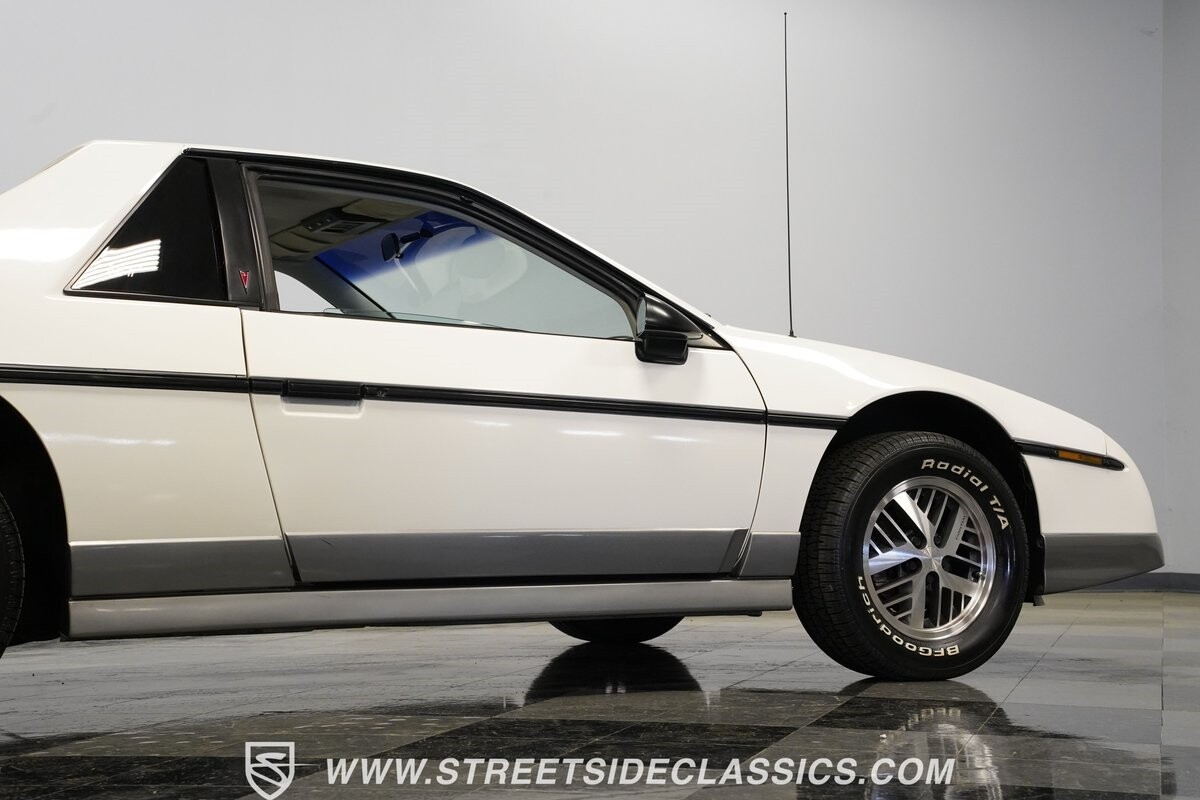 Pontiac-Fiero-1985-Coupe-28