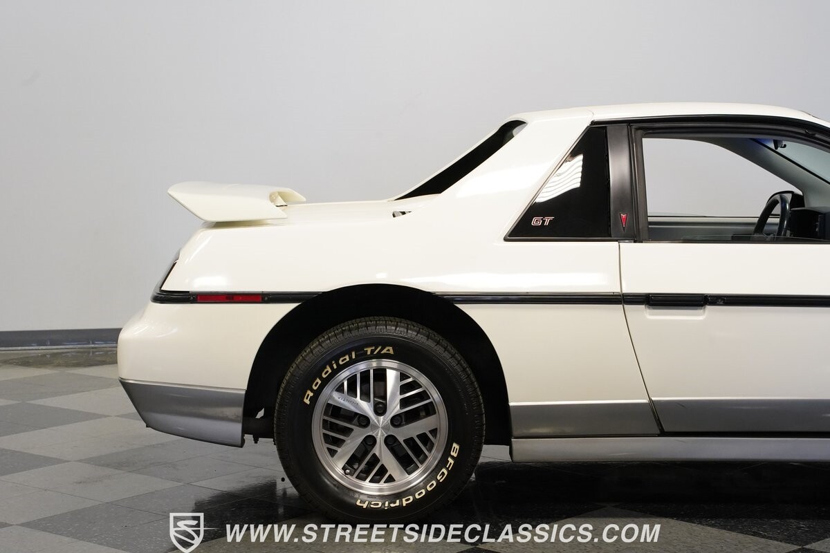 Pontiac-Fiero-1985-Coupe-29