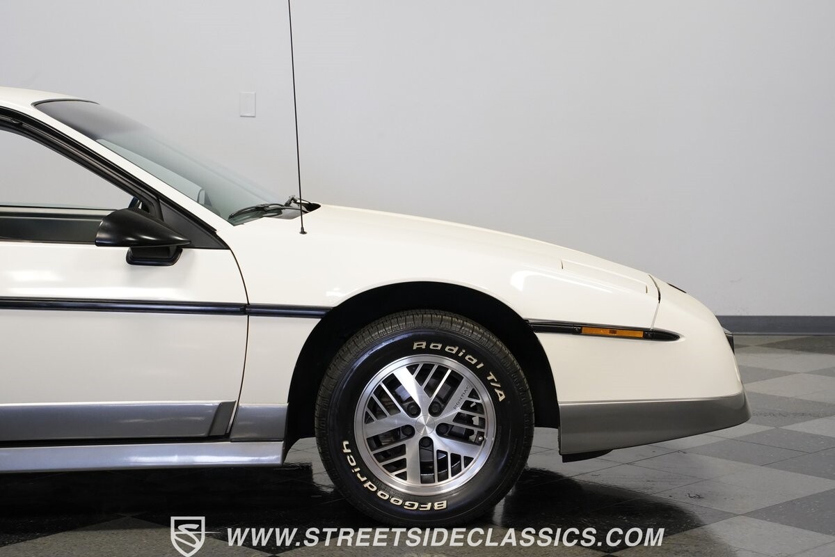 Pontiac-Fiero-1985-Coupe-30