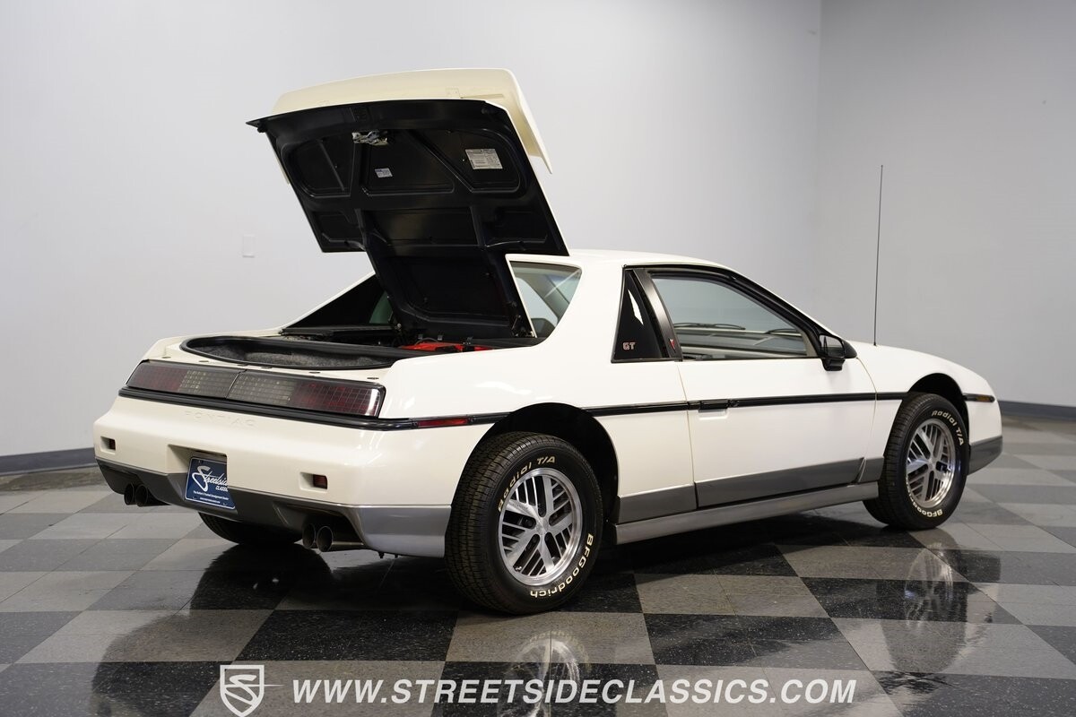 Pontiac-Fiero-1985-Coupe-31