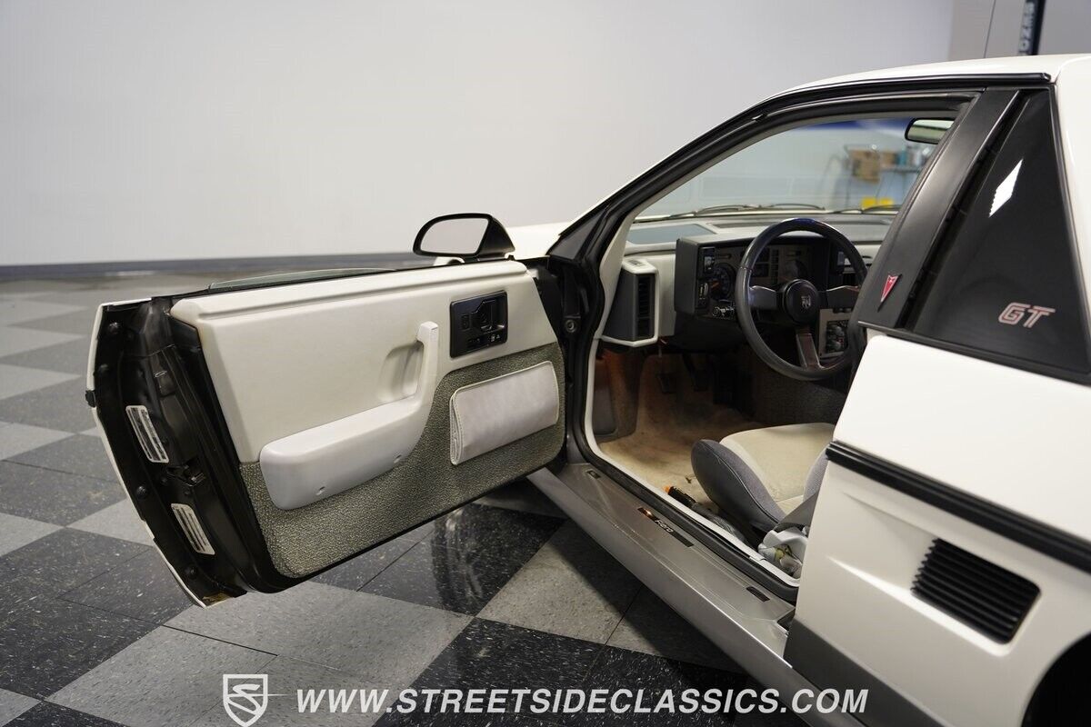 Pontiac-Fiero-1985-Coupe-39
