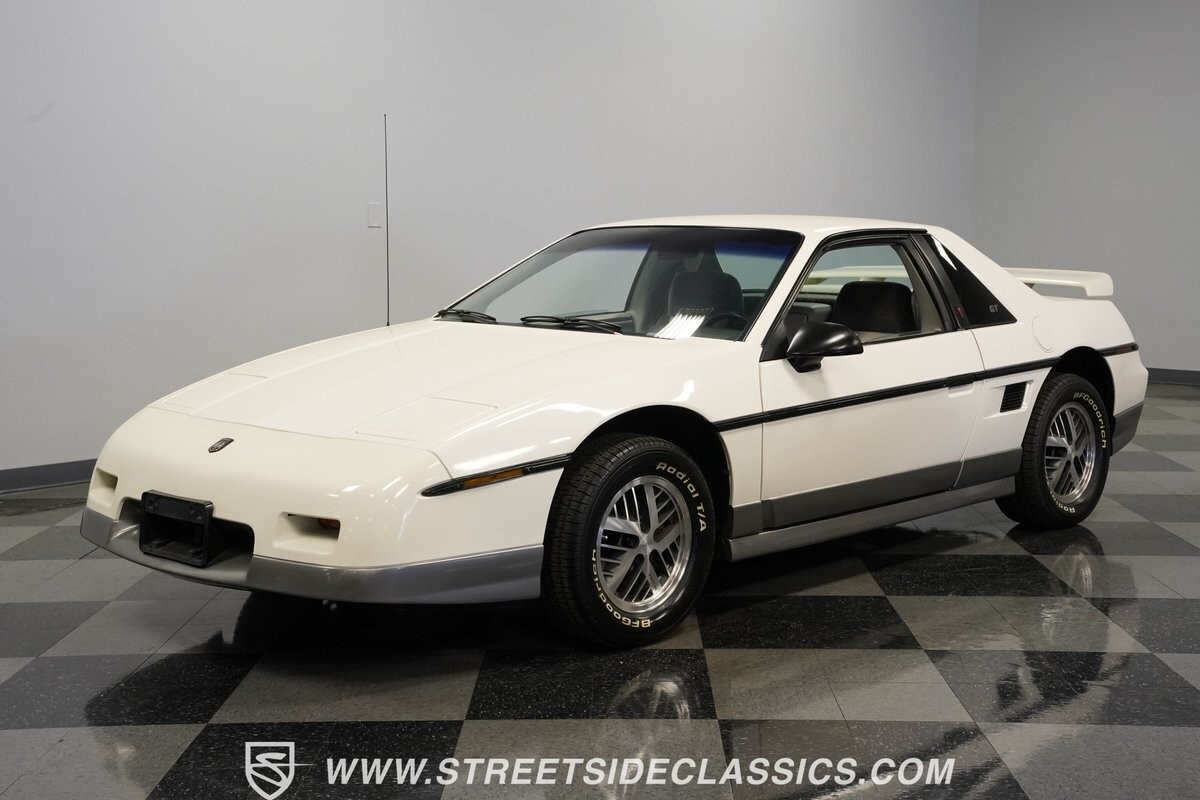 Pontiac-Fiero-1985-Coupe-5