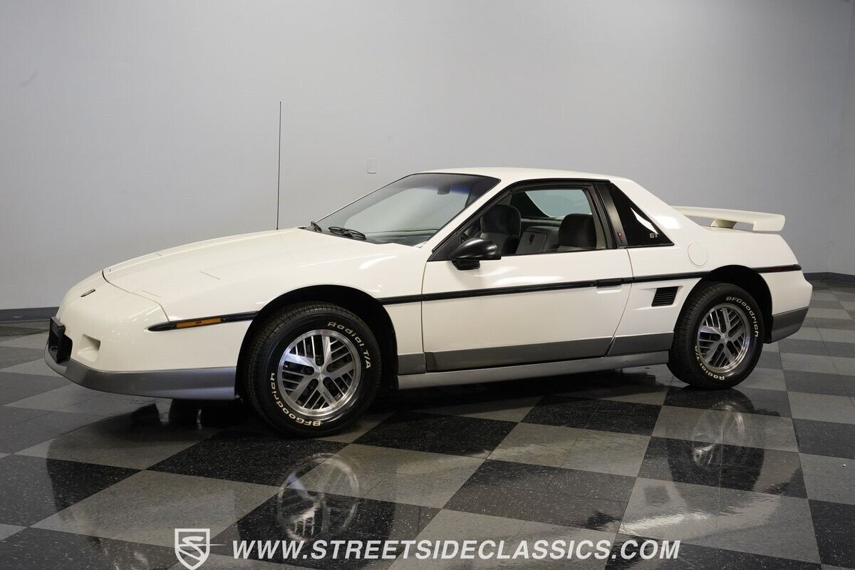 Pontiac-Fiero-1985-Coupe-6