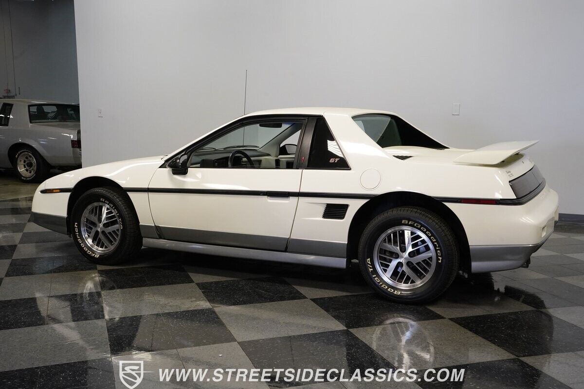 Pontiac-Fiero-1985-Coupe-8