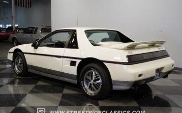 Pontiac-Fiero-1985-Coupe-9
