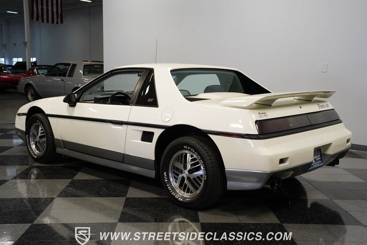 Pontiac-Fiero-1985-Coupe-9