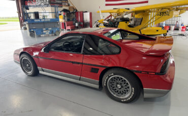 Pontiac-Fiero-1986-Coupe-1
