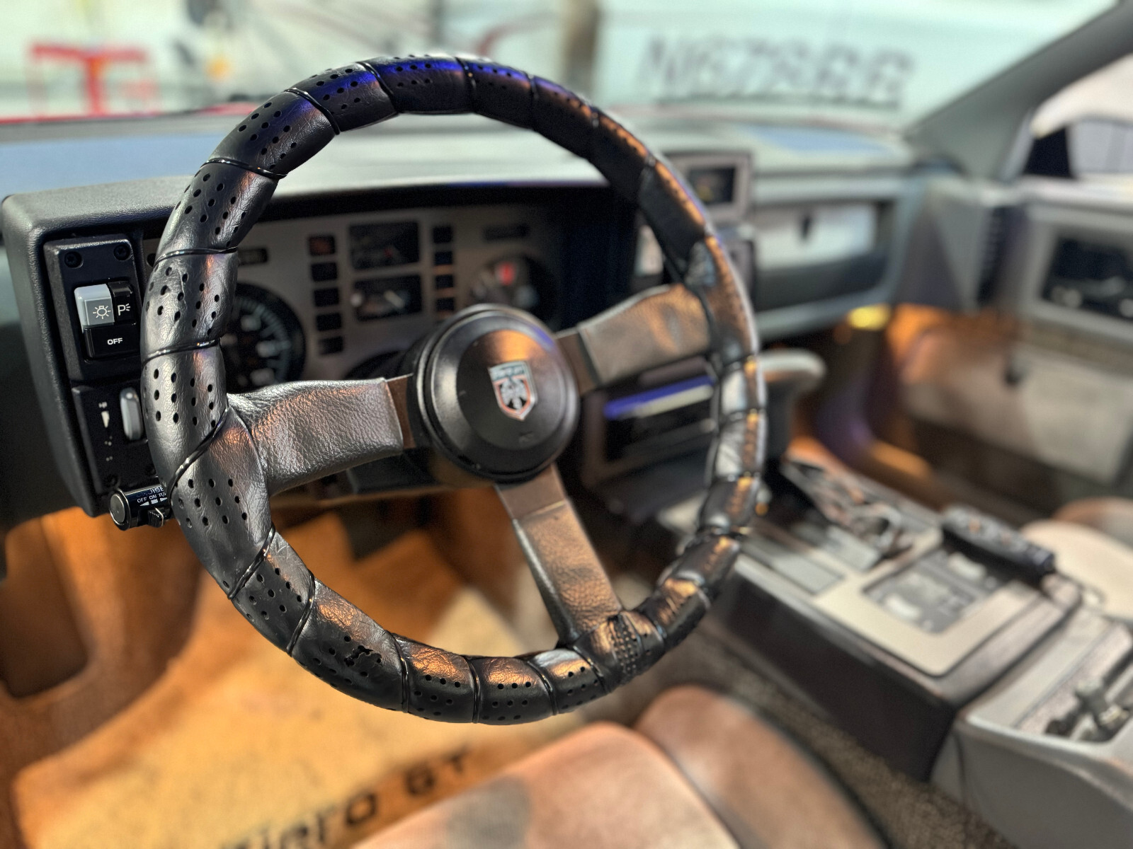 Pontiac-Fiero-1986-Coupe-12