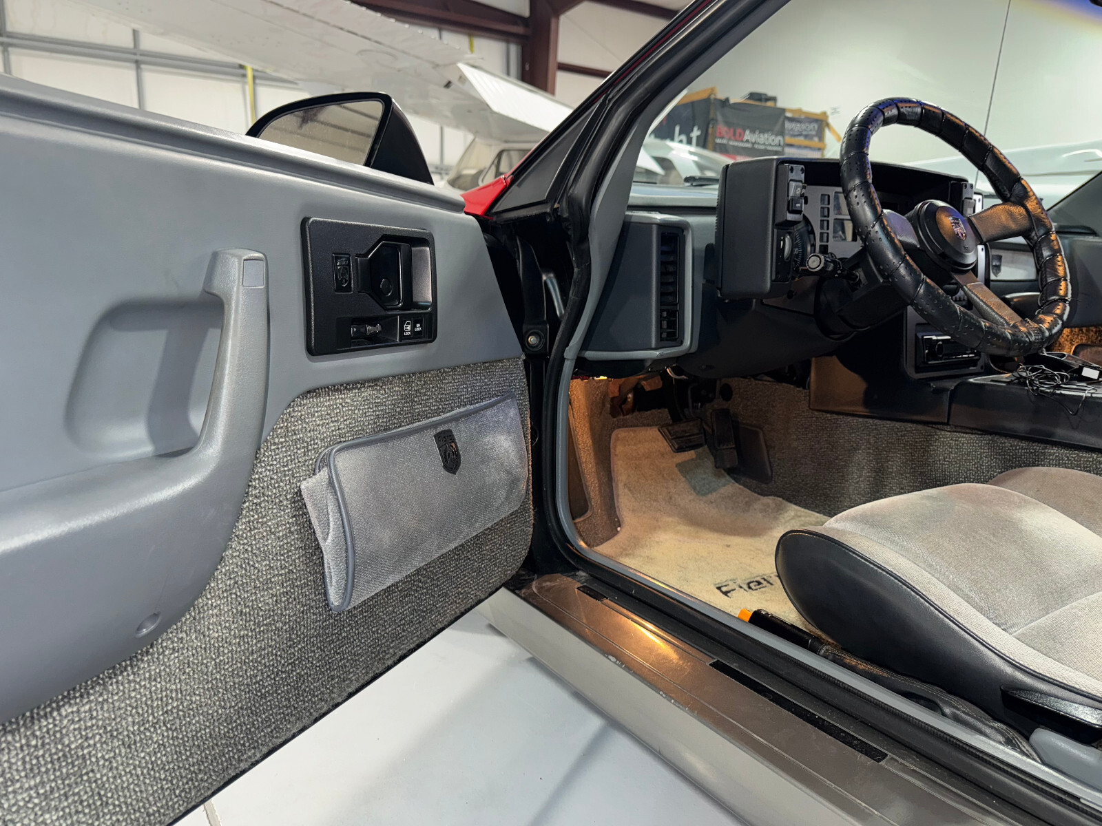 Pontiac-Fiero-1986-Coupe-18