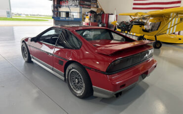 Pontiac-Fiero-1986-Coupe-2