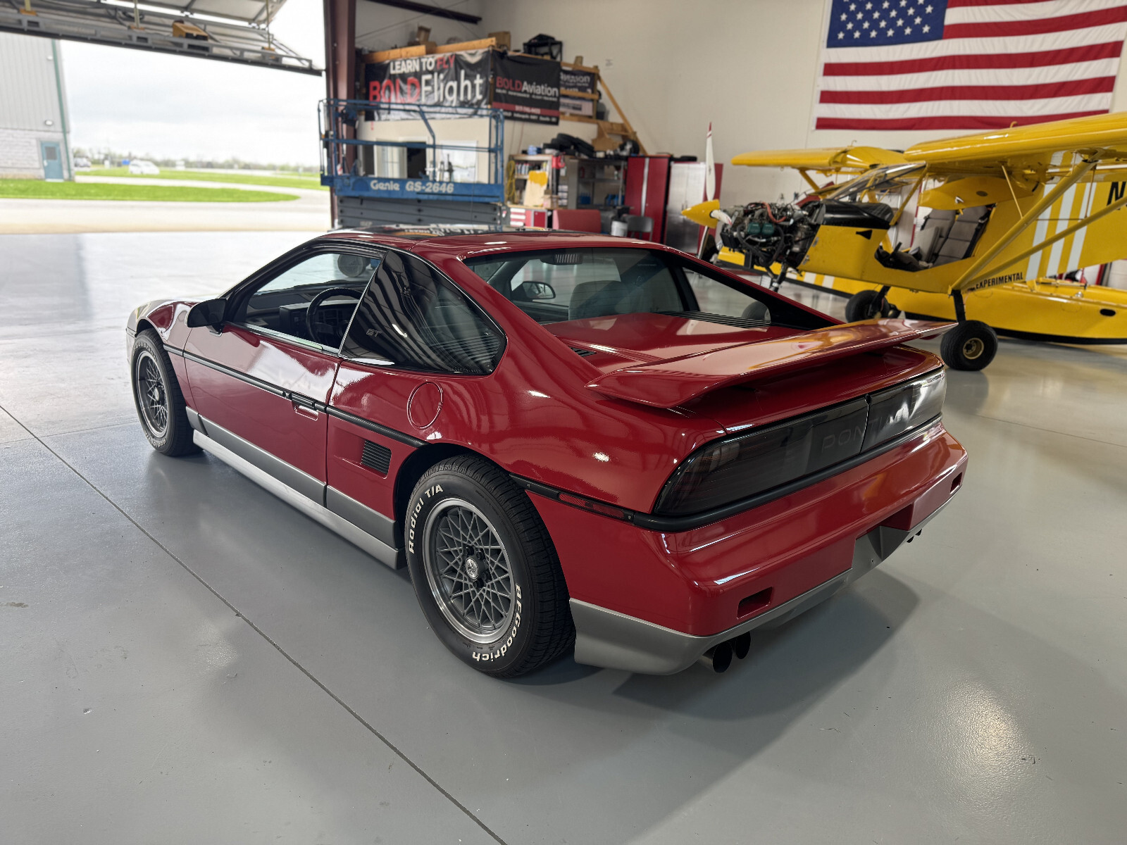 Pontiac-Fiero-1986-Coupe-2