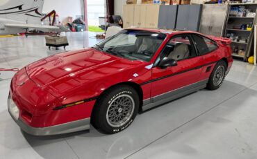 Pontiac-Fiero-1986-Coupe