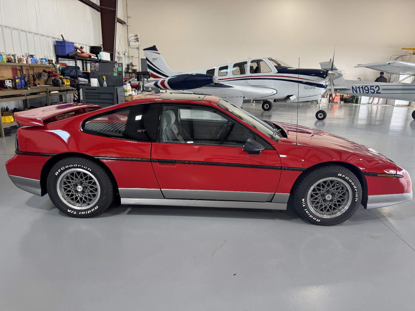 Pontiac-Fiero-1986-Coupe-5