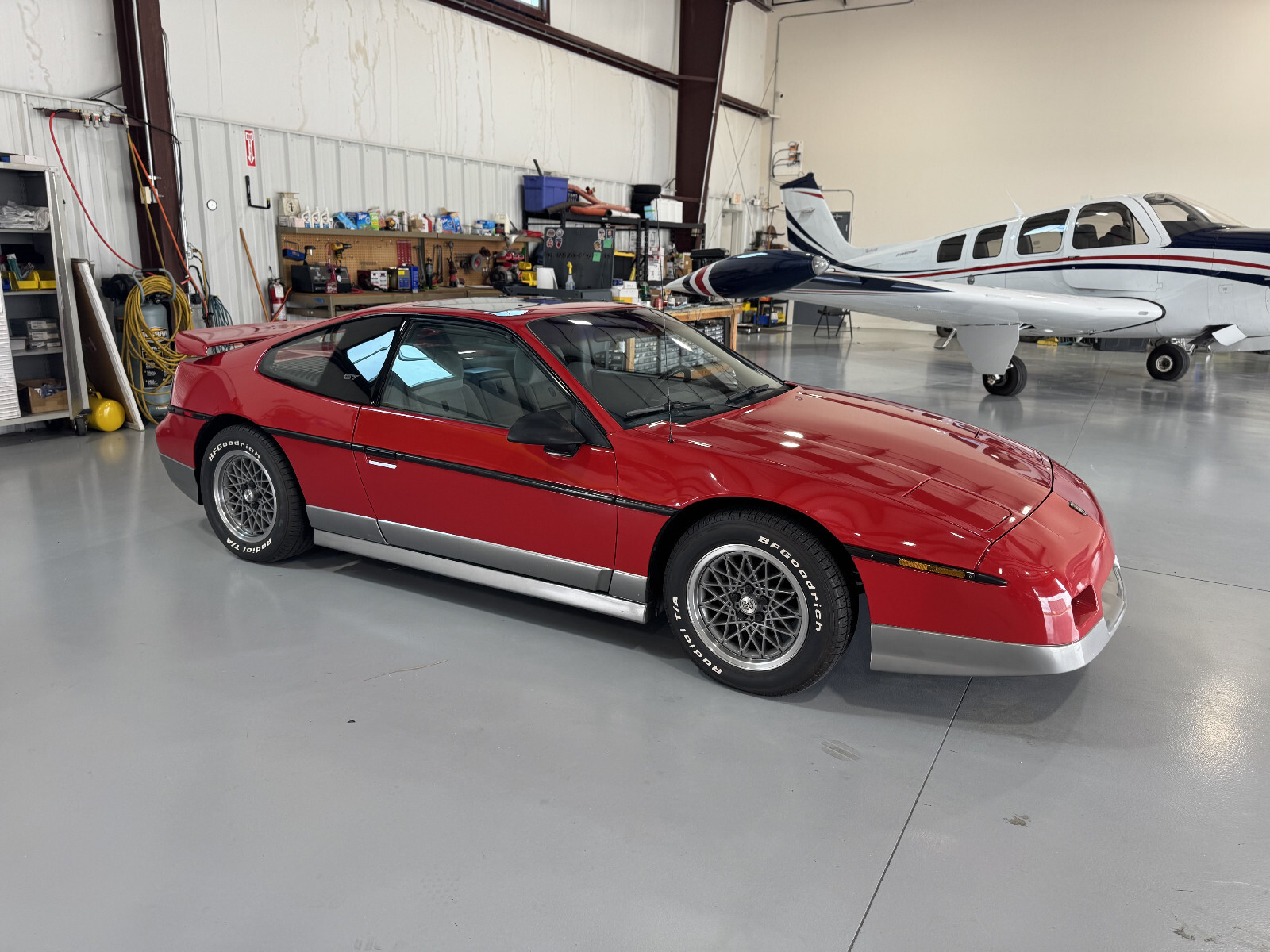 Pontiac-Fiero-1986-Coupe-6