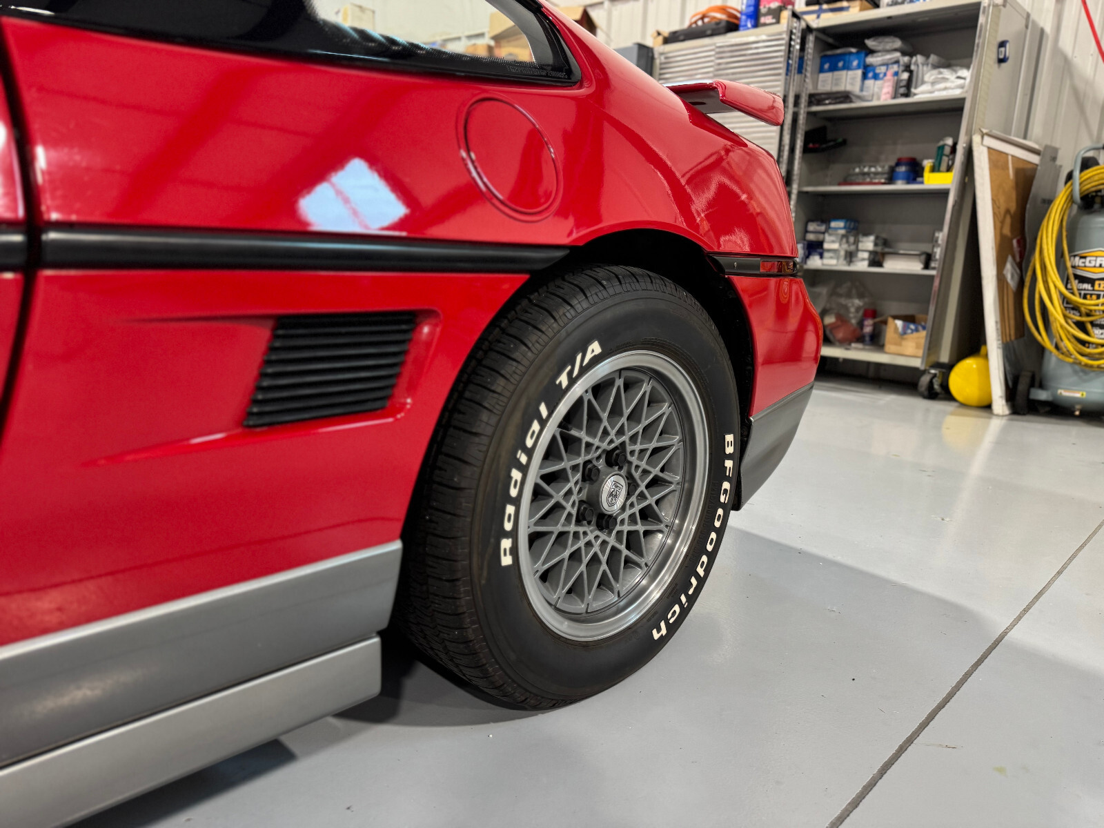 Pontiac-Fiero-1986-Coupe-8