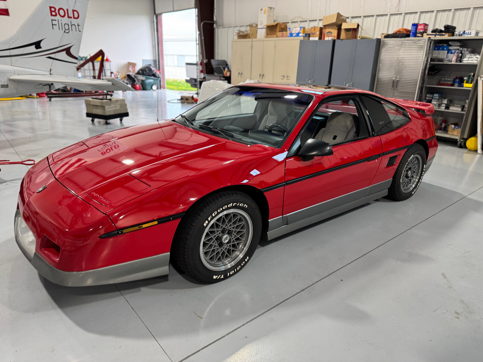 Pontiac-Fiero-1986-Coupe