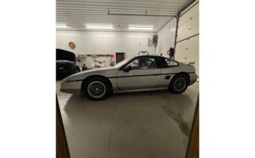 Pontiac-Fiero-1987-COUPE-1