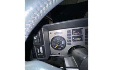 Pontiac-Fiero-1987-COUPE-11