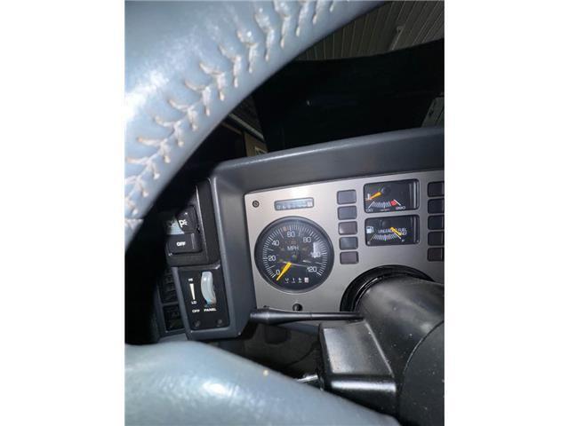 Pontiac-Fiero-1987-COUPE-11