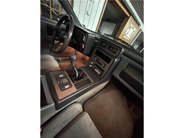 Pontiac-Fiero-1987-COUPE-19