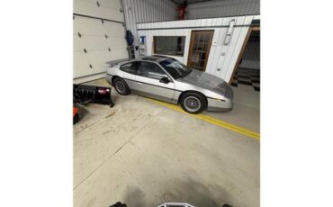 Pontiac-Fiero-1987-COUPE