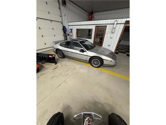 Pontiac-Fiero-1987-COUPE
