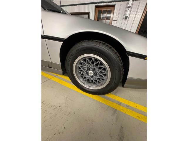 Pontiac-Fiero-1987-COUPE-7