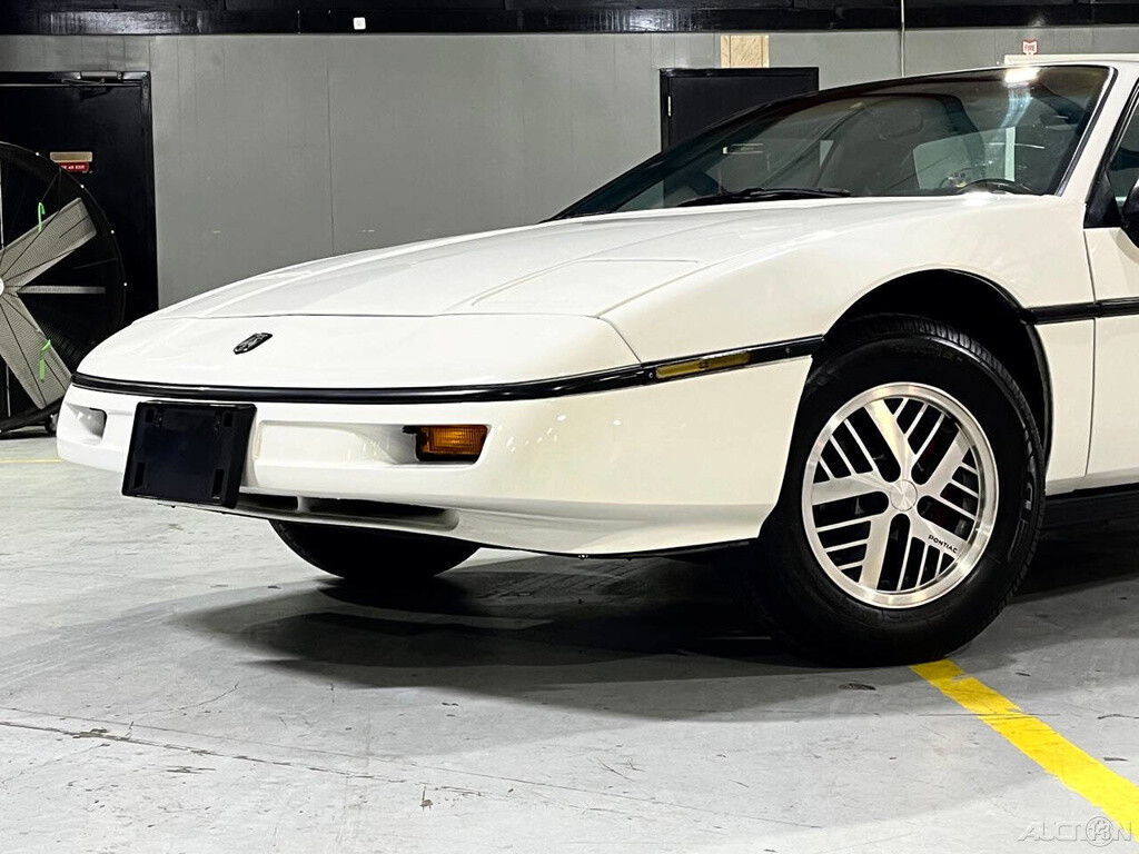 Pontiac-Fiero-1987-Coupe-1