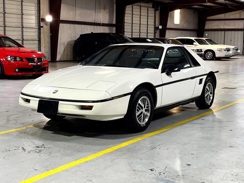 Pontiac-Fiero-1987-Coupe-14