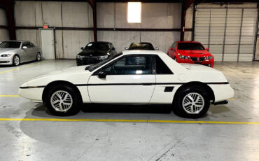 Pontiac-Fiero-1987-Coupe-17