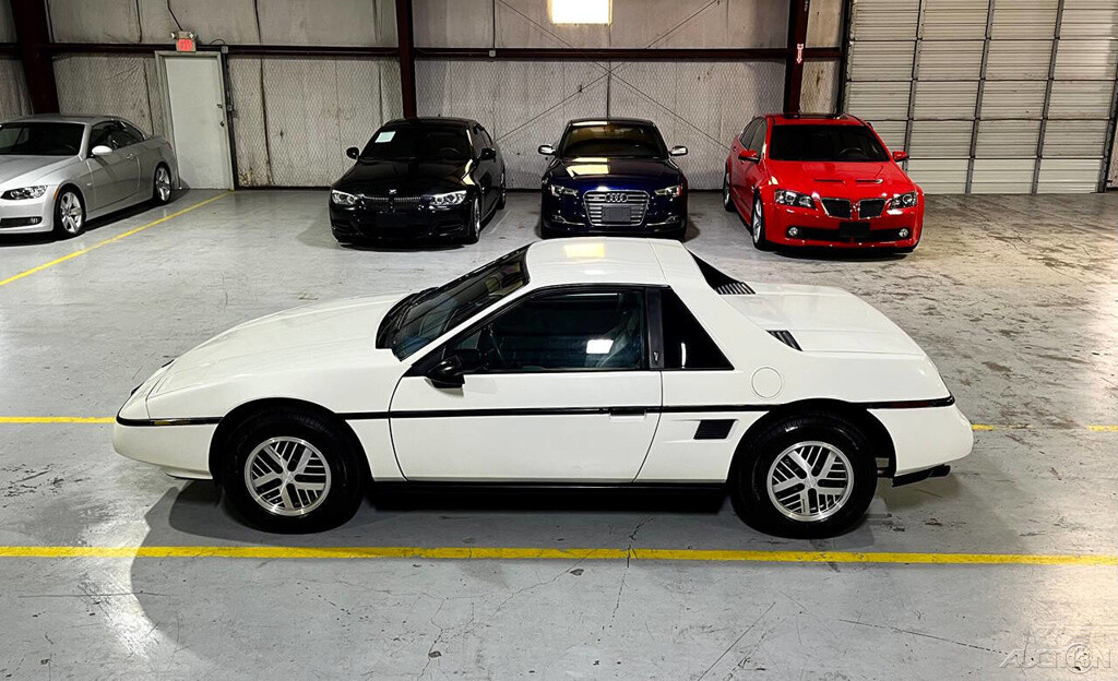 Pontiac-Fiero-1987-Coupe-18